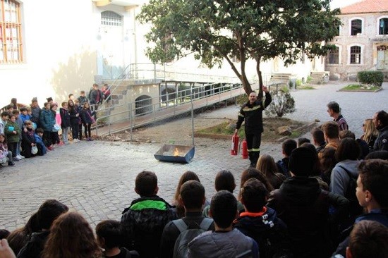 Οι μαθητές γνώρισαν την Πυροσβεστική και “εσβησαν φωτιές”