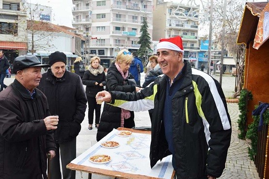 Ρακόμελο στην κεντρική πλατεία Κομοτηνής από το Μελισσοκομικό Σύλλογο Ν. Ροδόπης «Το Κεντρί»