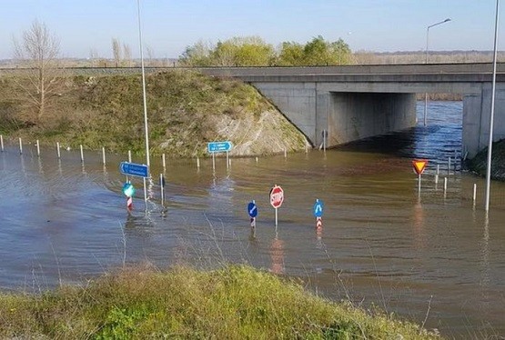 Στα Λάβαρα πλημμύρισε ο κόμβος που εγκαινιάστηκε πριν από 4 μήνες