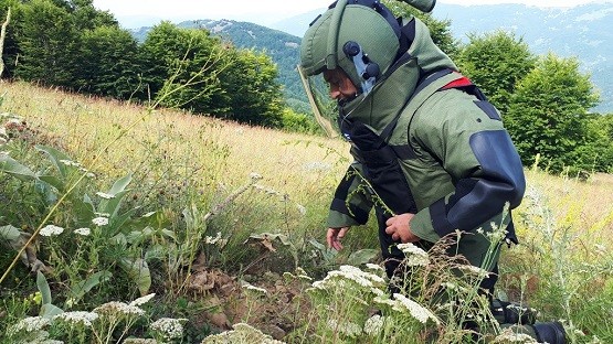 Εξουδετερώνονται νάρκες, αποδίδονται εκτάσεις στις τοπικές κοινωνίες