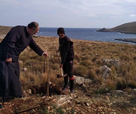 Ο Στέργιος Αράπογλου ένωσε το δύο άκρα της Ελλάδας – Η συμβολική φύτευση του Κάραγατς Ο Στέργιος Αράπογλου ένωσε το δύο άκρα της Ελλάδας – Η συμβολική φύτευση του Κάραγατς