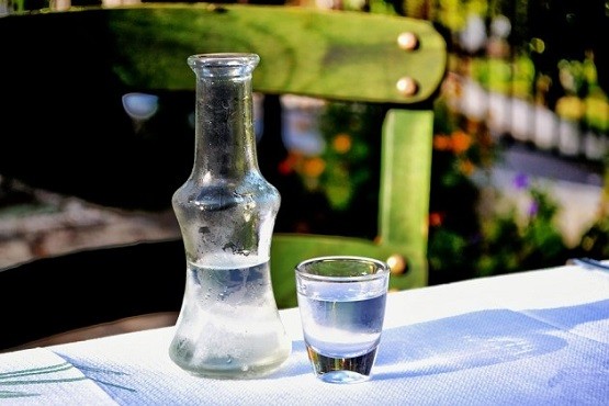 Υπό διωγμόν το τσίπουρο… Υπό διωγμόν το τσίπουρο…