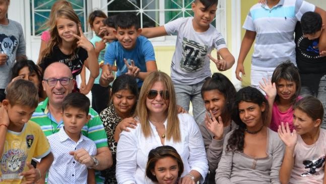 Η εισαγγελέας που στέλνει στο σχολείο μικρούς Ρομά