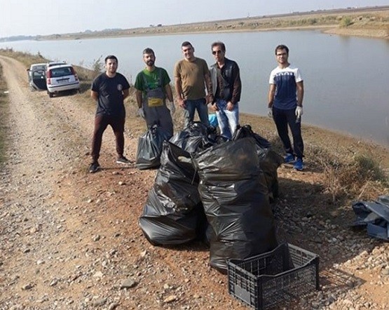 Καθάρισαν (και) τη λίμνη Ισμαρίδα οι «φίλοι αδέσποτων Κομοτηνής SOS»