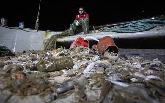 Οι αλιείς της Αλεξανδρούπολης θα ψαρεύουν… απορρίμματα!