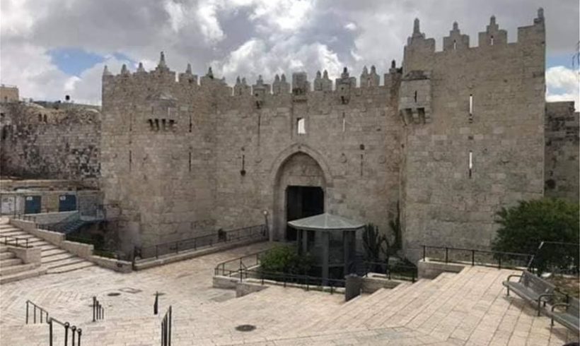 Πάσχα χωρίς πιστούς στους Αγίους Τόπους – Απόκοσμες εικόνες από την άδεια Ιερουσαλήμ