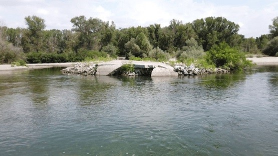 Κατεστραμμένη παραμένει η γέφυρα στον ποταμό Άρδα, ένα χρόνο μετά