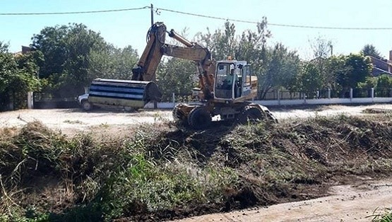 Καθαρίζονται τα ρέματα στον Έβρο – Ασταμάτητα τα συνεργεία της Περιφέρειας