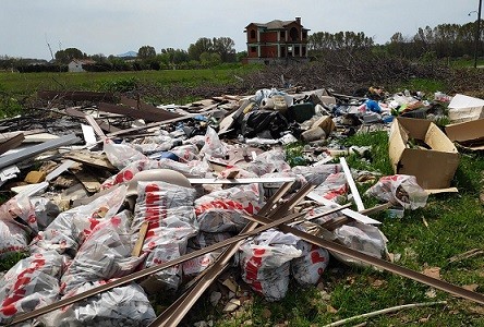 «Ράβε-ξήλωνε» οι παράνομοι σκουπιδότοποι περιμετρικά της Κομοτηνής