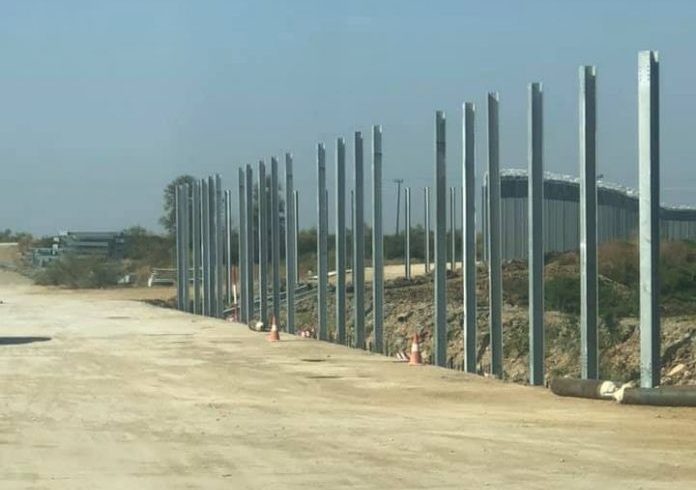 Στα «όπλα» οι αγρότες των Φερών αν δεν αλλάξει χωροθέτηση ο Φράχτης Στα «όπλα» οι αγρότες των Φερών αν δεν αλλάξει χωροθέτηση ο Φράχτης