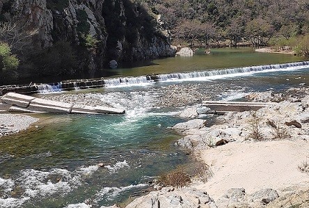 Αναζητούνται λύσεις για τα προβλήματα στα μικροφράγματα του ποταμού Κομψάτου