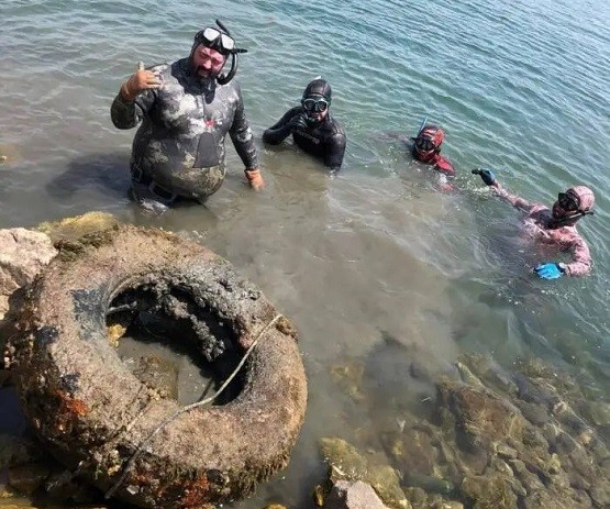 Οι ψαράδες και οι ψαροντουφεκάδες καθάρισαν το λιμάνι των Αβδήρων