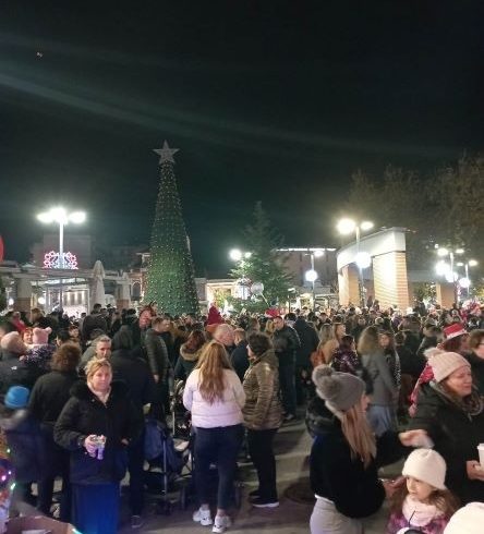 Ήταν μία ξεχωριστή βραδιά η φωταγώγηση του χριστουγεννιάτικου δένδρου στην Ξάνθη￼