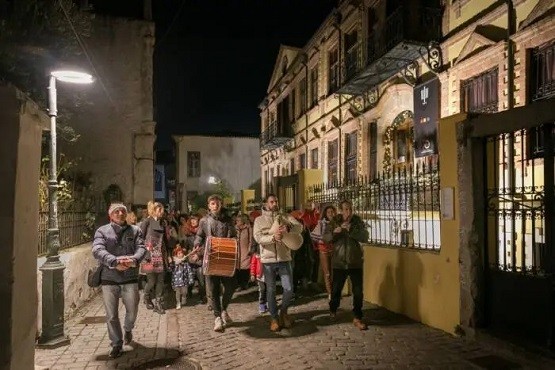 Το χορευτικό εργαστήρι της ΦΕΞ στην Παλιά Πόλη για τα κάλαντα