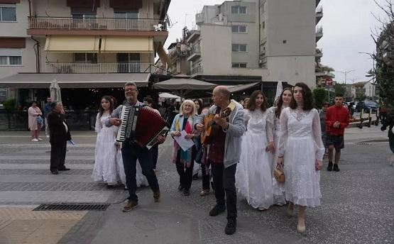 Αναβίωσε ο θεσμός των καντάδων στην Κομοτηνή